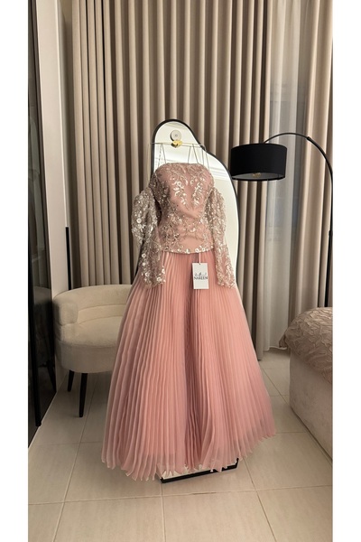 Nareen Fashion The Calm Pink Evening Gown Embodies Elegance and Sophisticatio...
