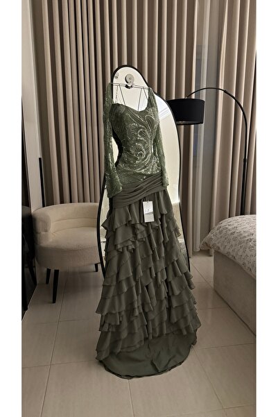 Nareen Fashion فستان سهرة فاخر بتصميم أنثوي راقٍ يجمع بين الأناقة والفخامة