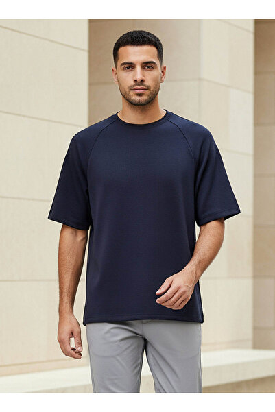 Love Pangolin Men Raglan Sleeve Oversized T-shirt