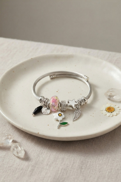 Lisinya White Flower Charm Bracelet -