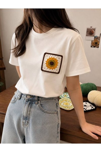 Berliva Home Women's Sunflower Motif Lace Pocket Detailed T-Shirt