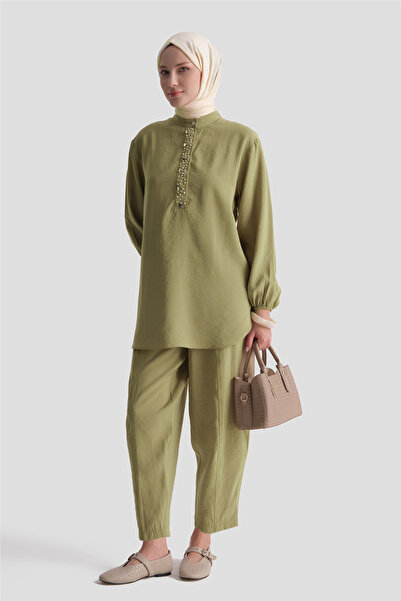 Armine Sea Shell Detailed Suit in Oil Green