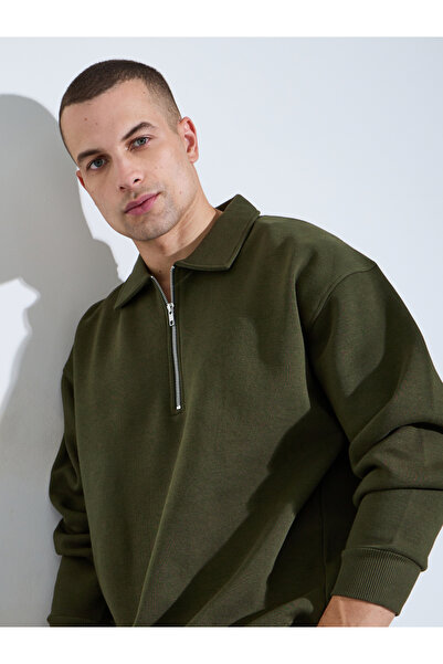 Styli Men Olive Solid Zip-Up Sweatshirt