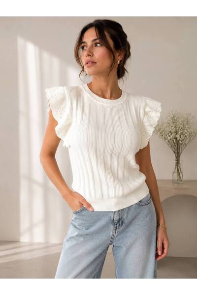 Nura Boutique Beyaz Fırfır Kollu Triko Bluz Bisiklet Yaka Fitilli Bluz
