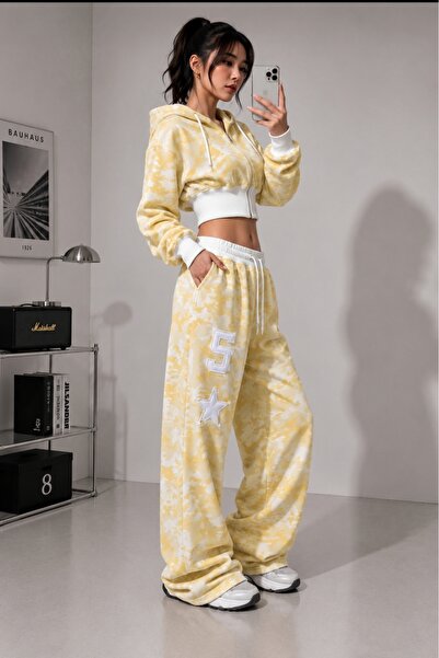 eyonnwear طقم بدلة رياضية نسائية بحزام خصر واسع الساقين وتصميم مموه مع تطريز ...