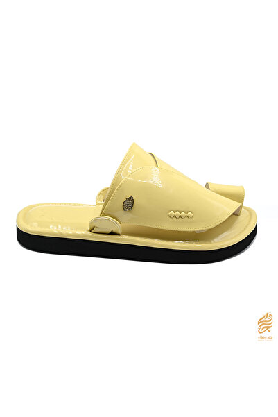 Leather & shoea حذاء شرقي اصفر لامع