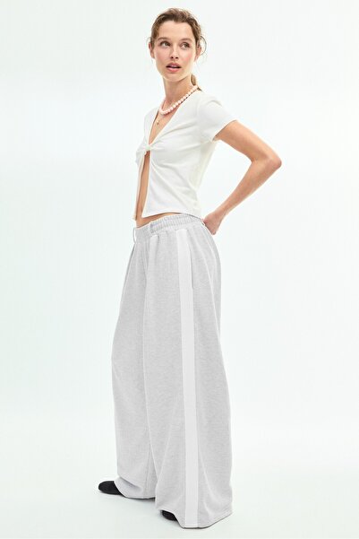 Stradivarius Yan şeritli geniş paça jogger pantolon