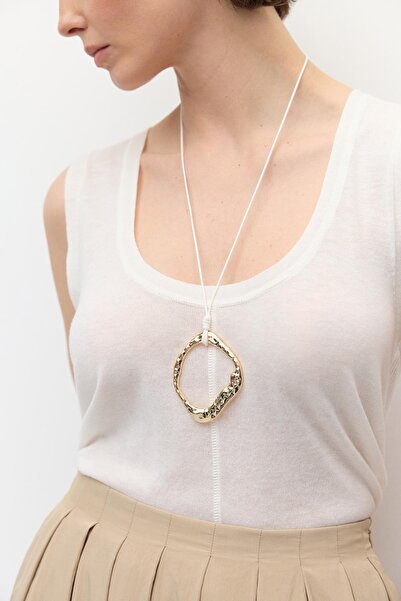 KADRİYE BAŞTÜRK Abstract Metal Pendant Necklace Gold