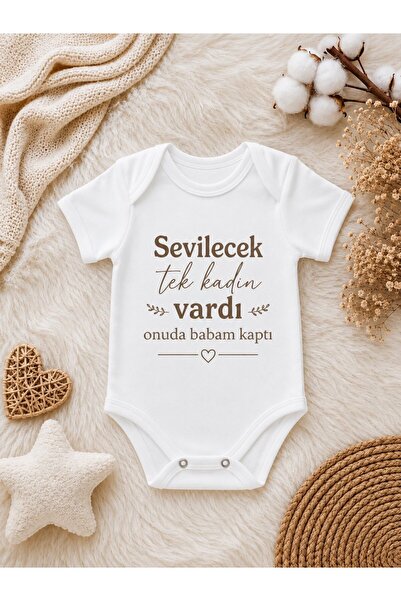 Sevilecek Tek Kadın Vardı Onu da Babam Kaptı Yazılı Bebek Zıbını – Eğlenceli Anne Baba Temalı Bebek Body
