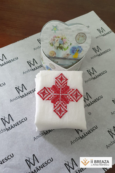 Ii Breaza de Anda Manescu Maramă/ eșarfă brodată cu simboluri inspirate din t...