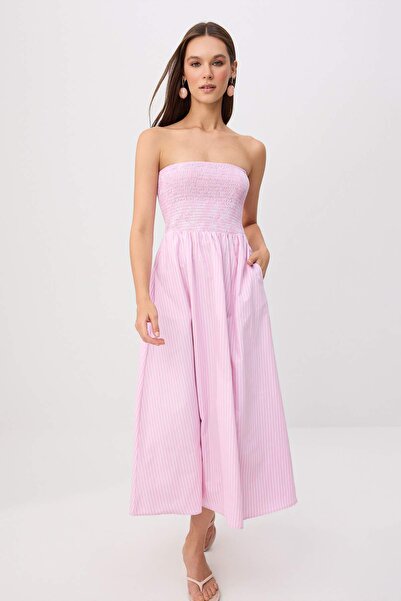 Trendyol Kollektion Rosa-mehrfarbig gestreiftes Maxi-Webkleid TWOSS26EL00836