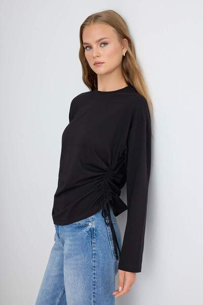 Trendyol Collection تي شيرت محبوك بأكمام منخفضة وقصة عادية وحواف مطاطية من ال...