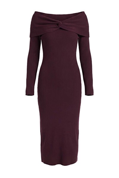 Trendyol Collection فستان تريكو طويل بياقة كارمن من ماركة Mürdüm بتصميم Bodyc...