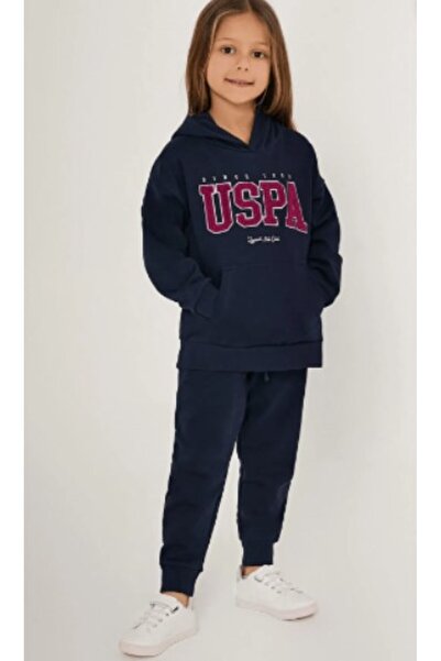 U.S. Polo Assn. U.S. Polo Assn. طقم بدلة رياضية بقلنسوة مطبوع عليه نص Uspa لل...