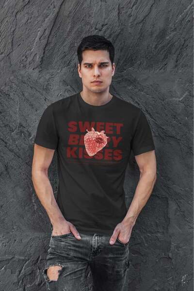 buzagi tasarım ürünleri Berry Kisses Regular Mold Black Unisex T-Shirt