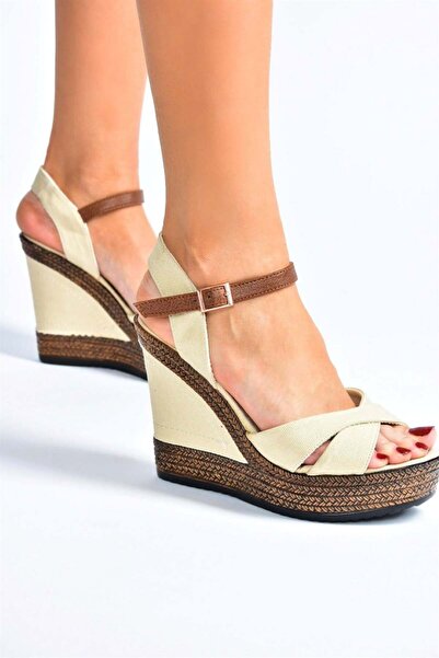 Fox Shoes حذاء نسائي بكعب ويدج بيج 9674070905