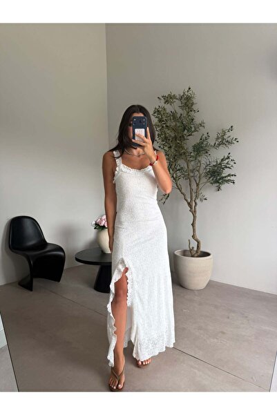Bade Butik Beyaz Fırfırlı Yırtmaçlı Dantel Elbise