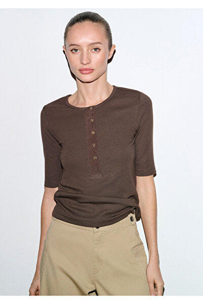 Mavi Braunes T-Shirt mit Knopfdetail, figurbetonte Passform 1613852-71603