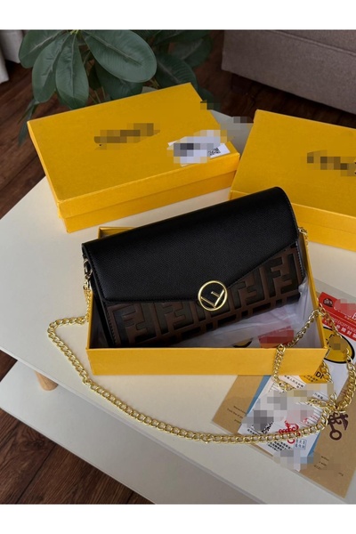 Generic High-quality shoulder bag with accessories