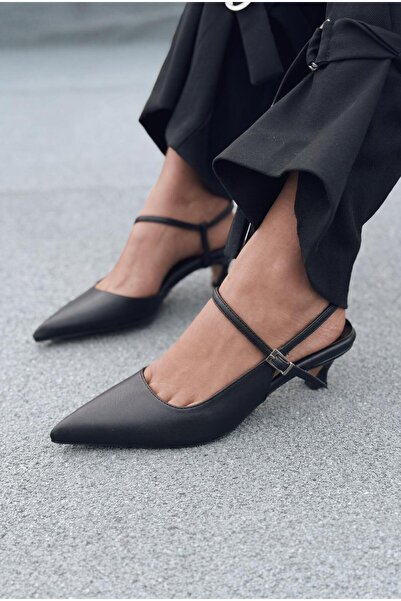 I Love Shoes حذاء ستيليتو للنساء من الجلد الأسود المطفي توريڤ
