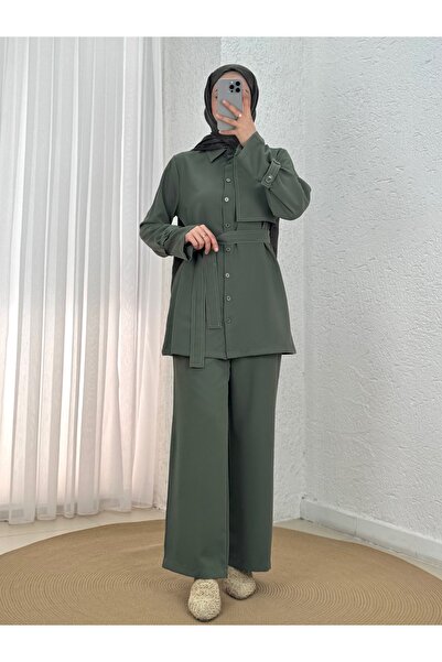 Holehola Costum cu pantaloni și curea cu mâneci segmentate pe o singură parte...
