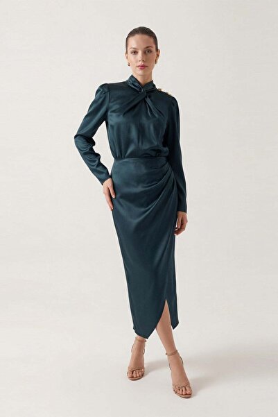 Setre Zümrüt Saten Boyun Ve Bel Detaylı Midi Boy Elbise