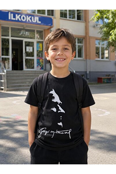 HER ŞEY NOTA www.herseynota.com Tricou negru unisex cu imprimeu Gazi Mustafa ...