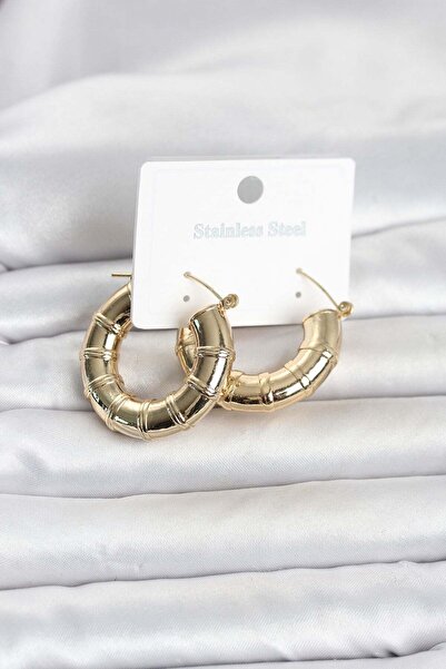Inure Jewelry أقراط نسائية من الفولاذ 316L بلون ذهبي على شكل خاتم من الخيزران