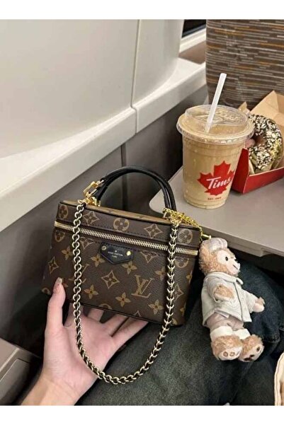 GENERAL PURPOSE حقيبة كتف/حقيبة مكياج نسائية كلاسيكية بتصميم مونوغرام، تتضمن ...