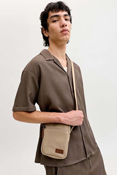 Jack & Jones حقيبة كتف JACPASCAL للرجال باللون البيج، طراز SN، رمز المنتج: 12...