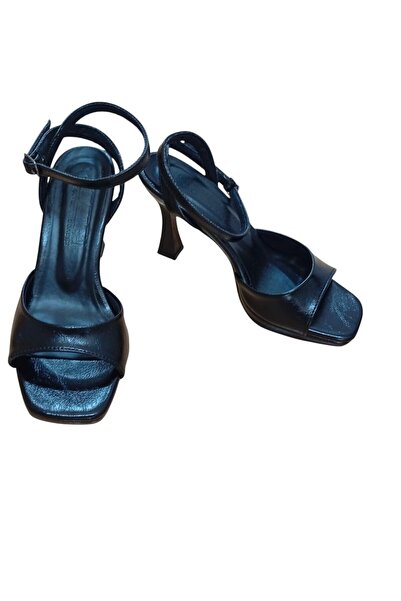 Acarbey Zenne with Heels