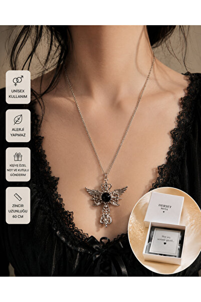 HER ŞEY NOTA www.herseynota.com Gotik Kanatlı Haç Kolye – Siyah Taş Detaylı U...
