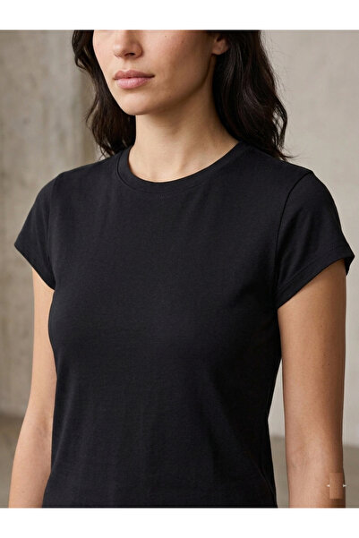 QUIQA Women's Fit Cut Black T-Shirt