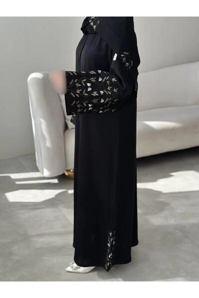 Rosana Abya Aethir, with a High-Class Floral Design