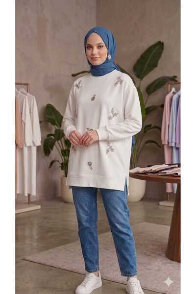 Butik سويت شيرت نسائي مطرز بالخرز والأحجار