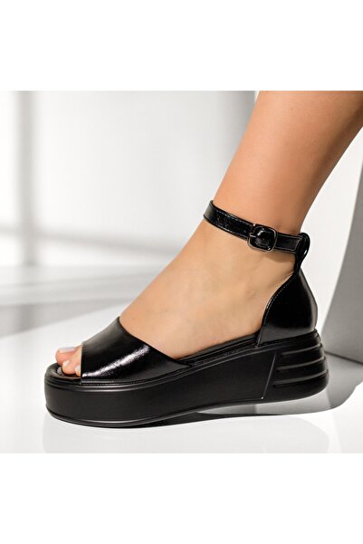 Modlet.ro Women's black platform sandals with a strap INA1
