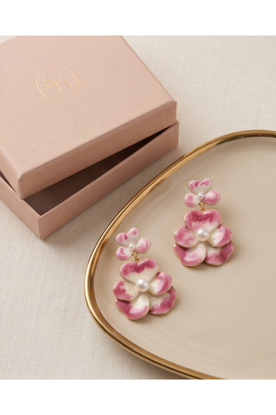 HOSBUTIK Pembe renk çiçek klipsli küpe 3 cm boyunda delik gerektirmez