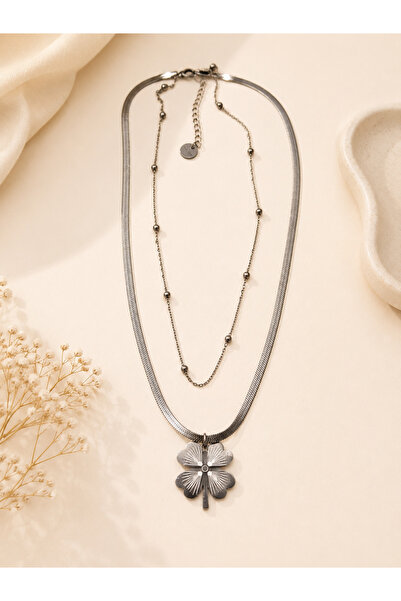 Archhazel Jewelery Silver Color Necklace with Lucky Clover Figure