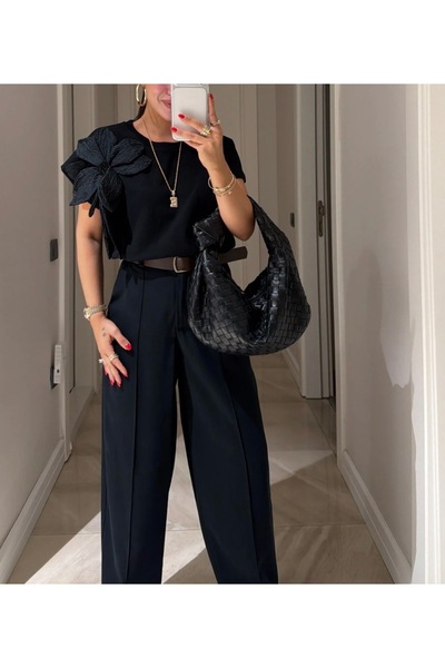 Butik Siyah Yaka Detaylı Kolsuz Tişört