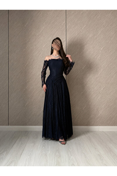 elin Selen's Luxurious Navy Dress