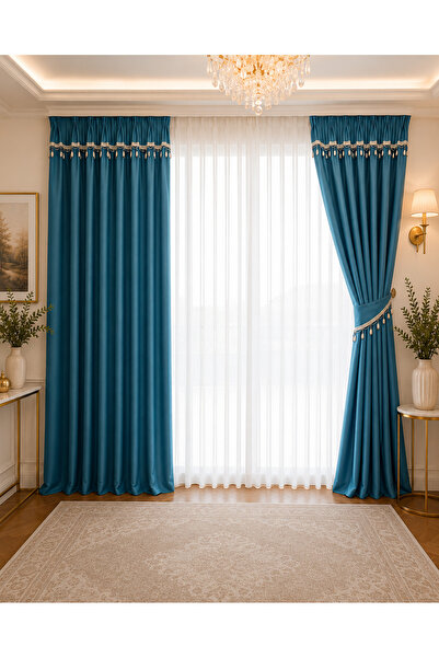 Liz Line Set doua draperii blackout, drapate cu ciucuri, accesorizate cu brid...