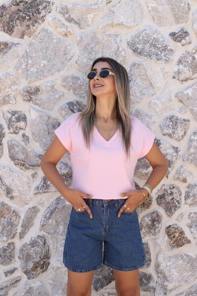 bytugcekaya Ροζ μπλουζάκι με λαιμόκοψη V