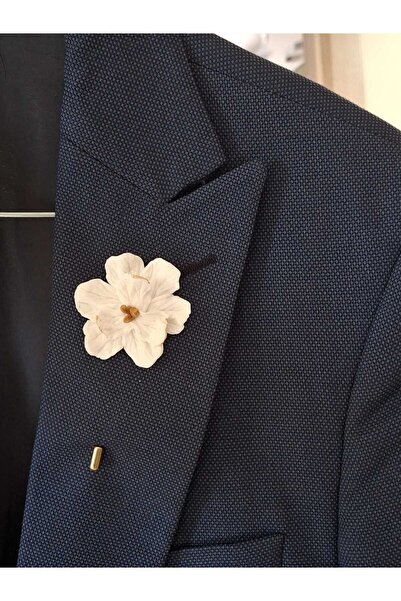 Butik damat yaka iğnesi