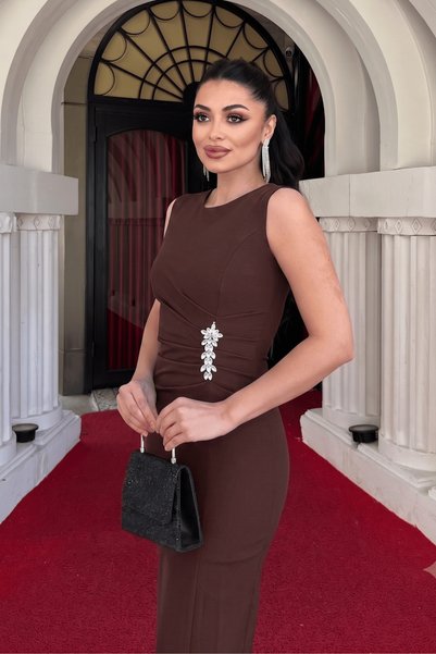 giyimmasalı Rochie Atlas Fabric cu șnur și broșă detaliată - MARO