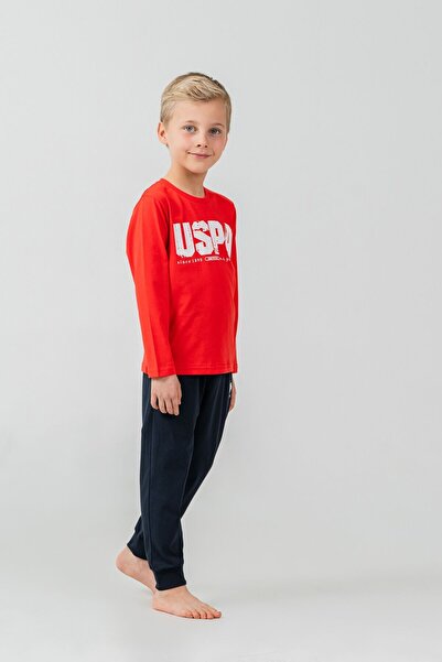 U.S. Polo Assn. طقم بيجامة للأولاد مطبوع باللون الأحمر بأكمام طويلة US2634-C-V1