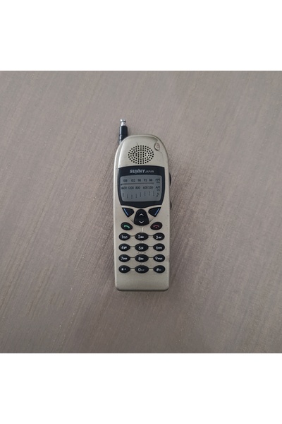 Nostaljik cep telefonu görünümlü radyo