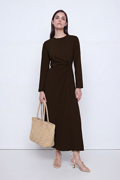 Hooopstore Rochie maro cu detaliu elasticizat pe lateral