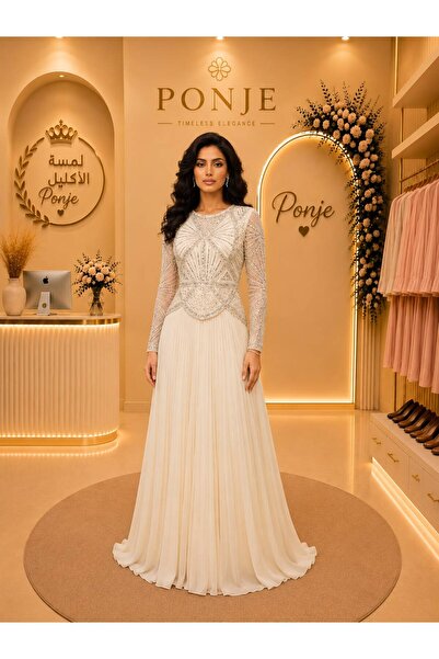 genric A Dress That Exudes a High-End Look and Combines Elegance with Luxury.