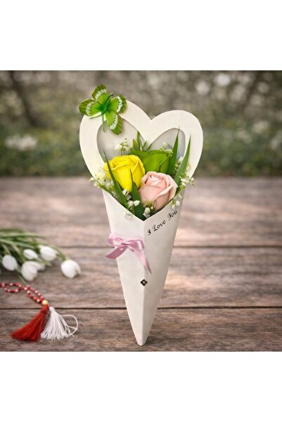 velve Martisor vestirea primaverii cu 3 trandafiri din sapun si margaritari, ...