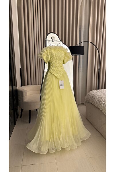 Nareen Fashion The Calm Lemon Yellow Evening Gown Combines Elegance and Femin...